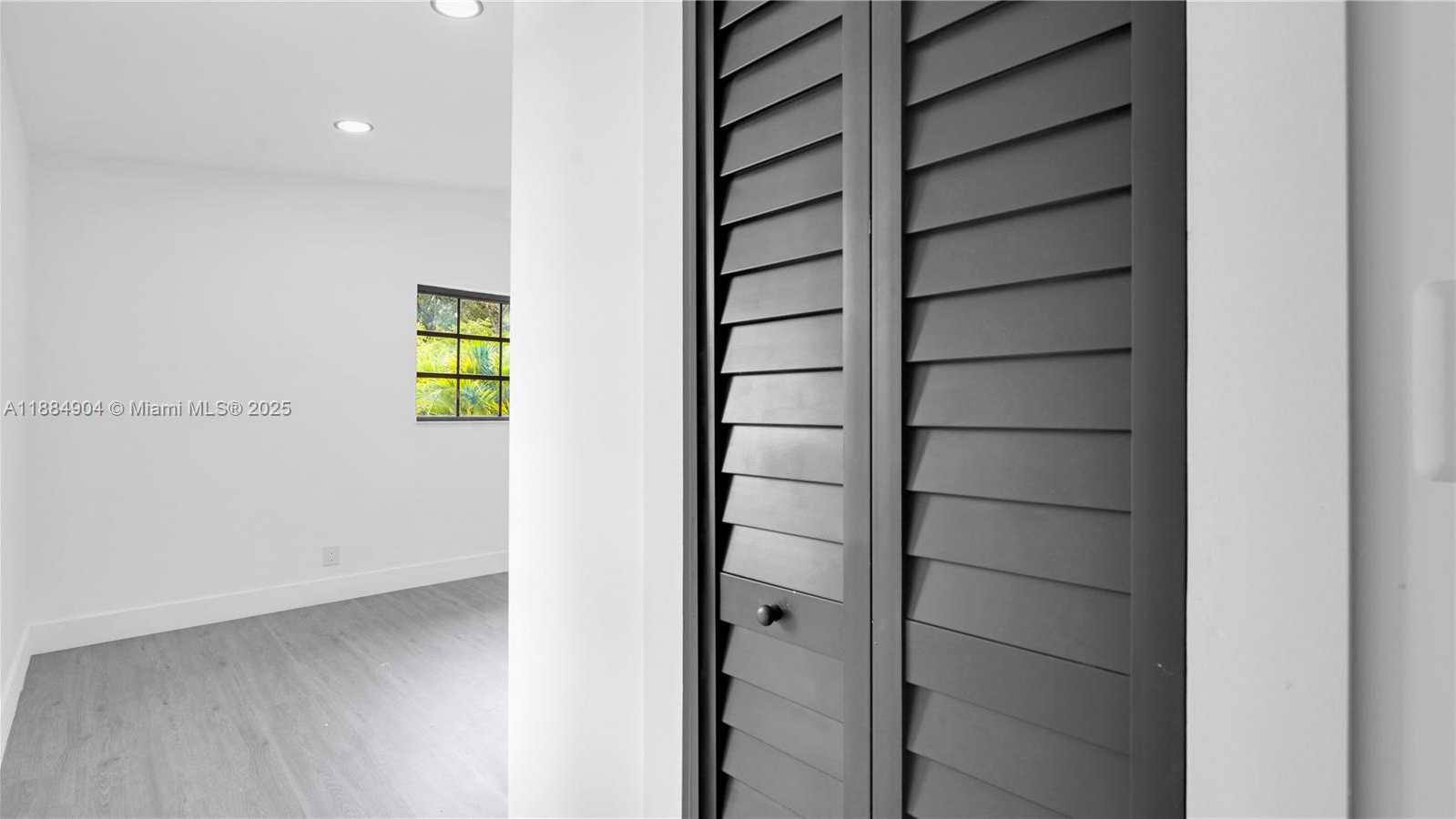 Small Image of 2413 GULFSTREAM LN, Fort Lauderdale Number 27