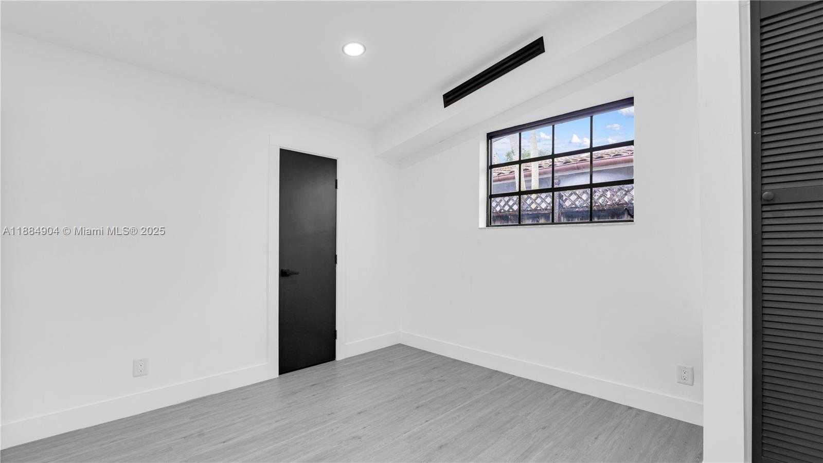 Small Image of 2413 GULFSTREAM LN, Fort Lauderdale Number 32