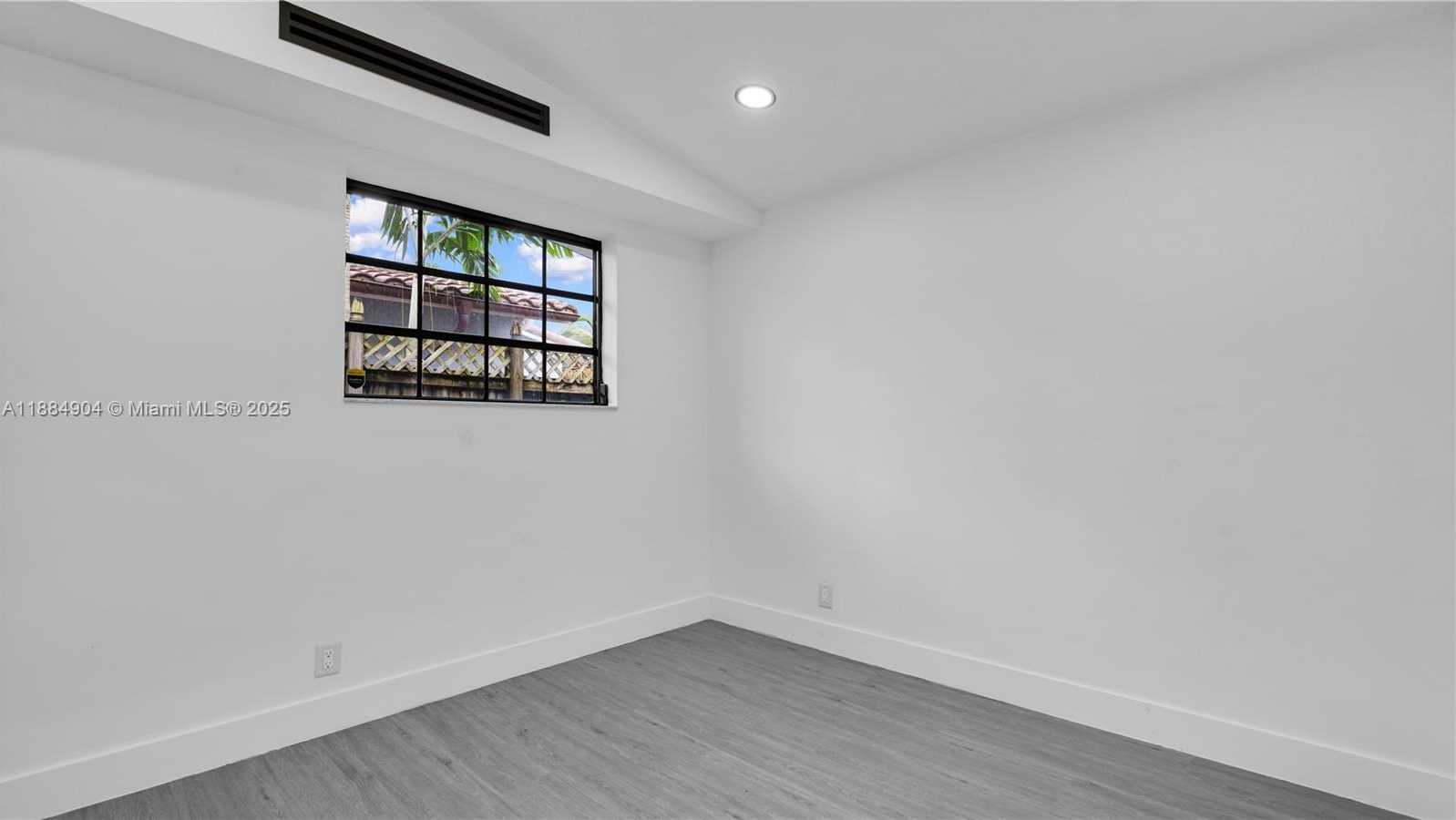 Small Image of 2413 GULFSTREAM LN, Fort Lauderdale Number 34