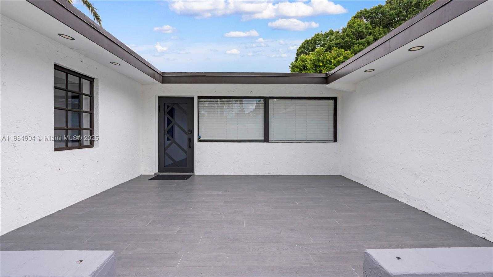 Small Image of 2413 GULFSTREAM LN, Fort Lauderdale Number 4