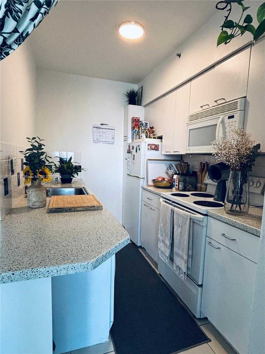 Small Image of 1500 BAY ROAD #810S, Miami Beach Number 4