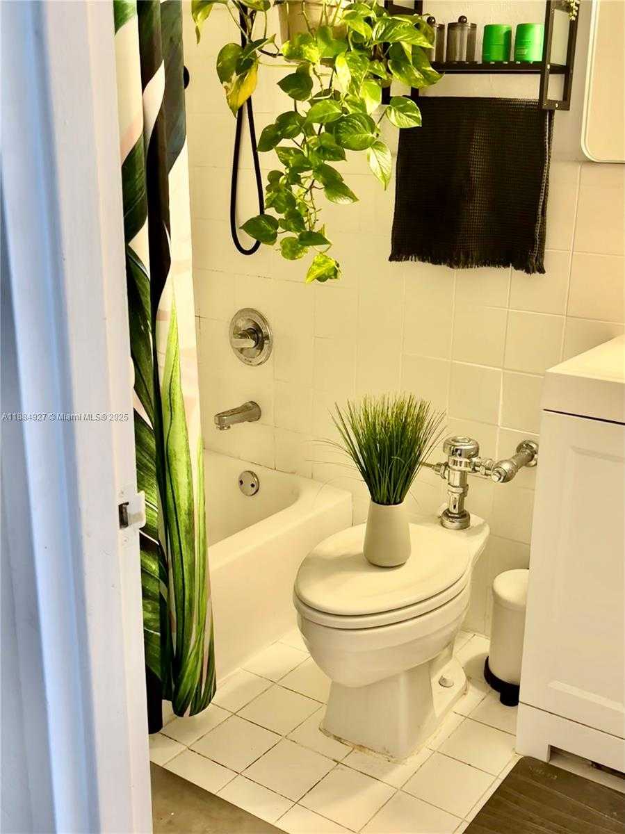 Small Image of 1500 BAY ROAD #810S, Miami Beach Number 6