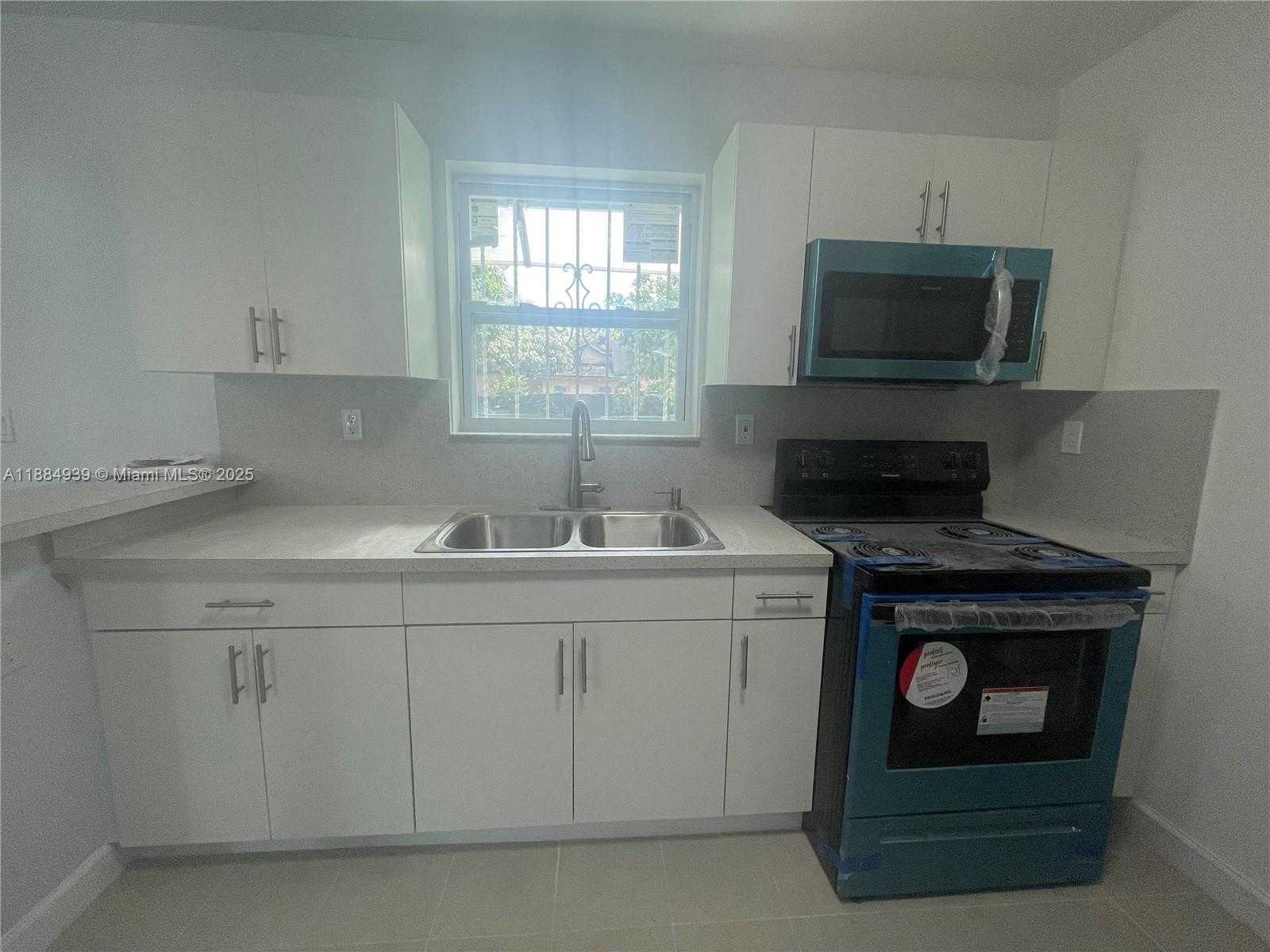 Small Image of 2260 NORTH WEST 61ST ST, Miami Number 3