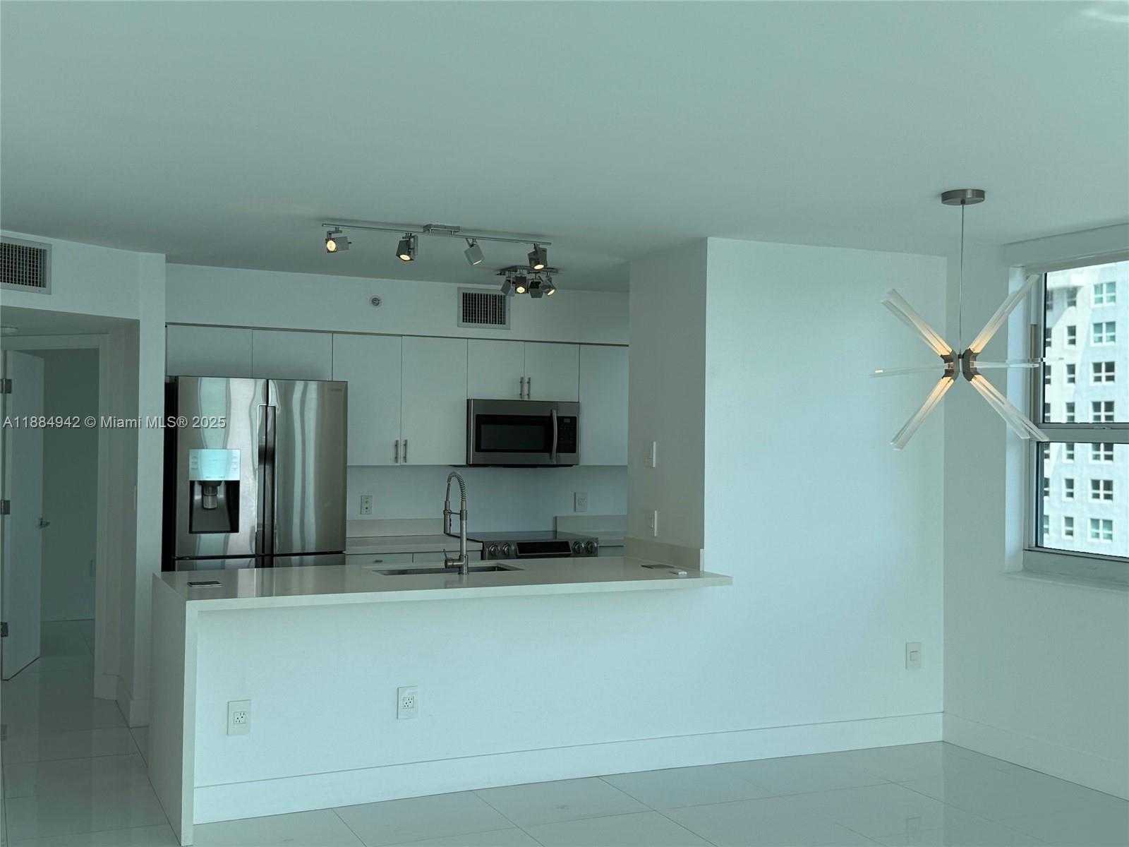 Small Image of 1155 BRICKELL BAY DR #1210, Miami Number 14