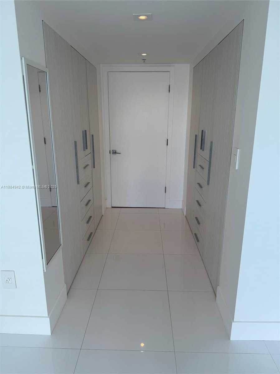 Small Image of 1155 BRICKELL BAY DR #1210, Miami Number 18