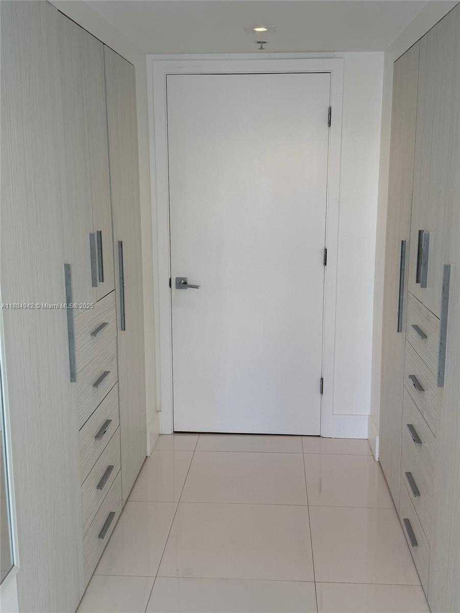 Small Image of 1155 BRICKELL BAY DR #1210, Miami Number 19