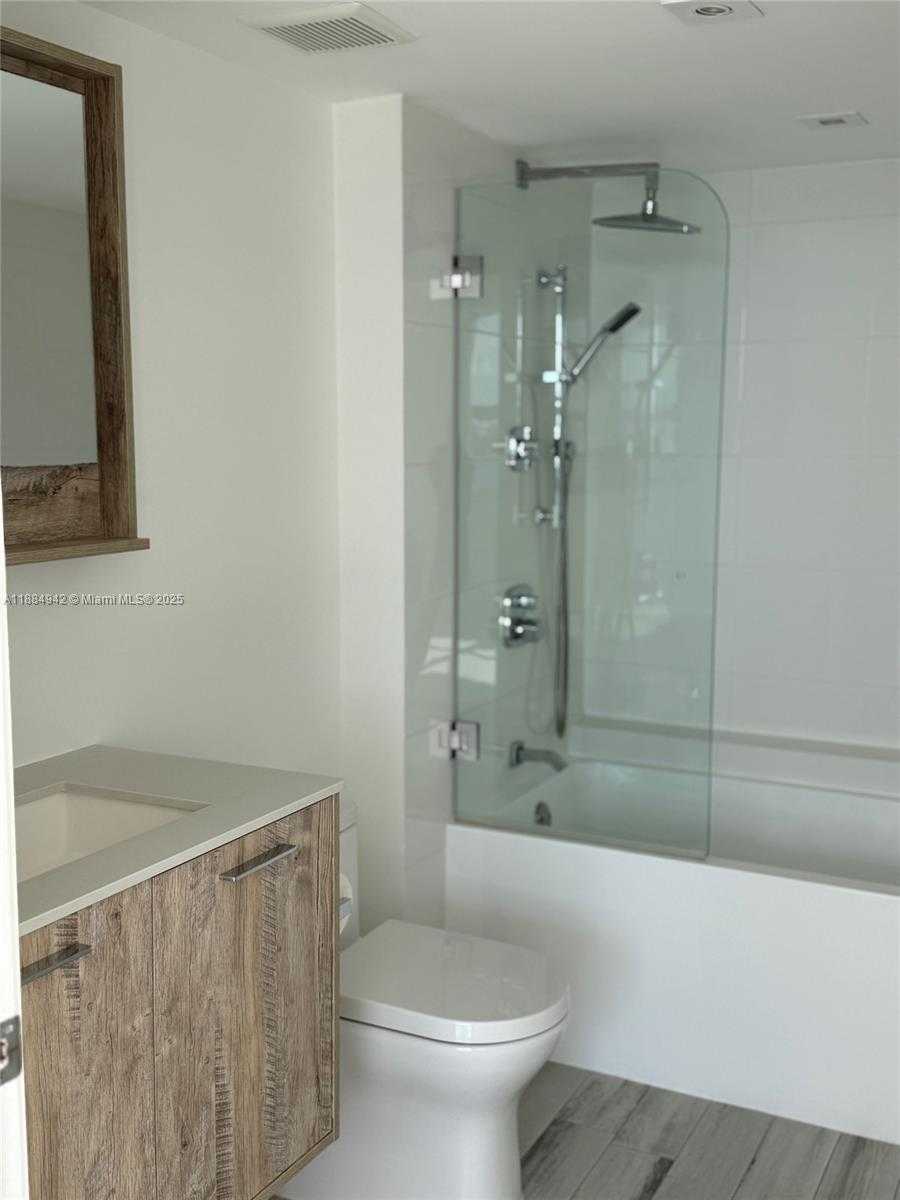 Small Image of 1155 BRICKELL BAY DR #1210, Miami Number 22