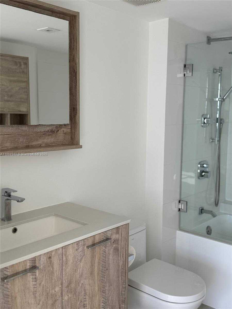 Small Image of 1155 BRICKELL BAY DR #1210, Miami Number 23