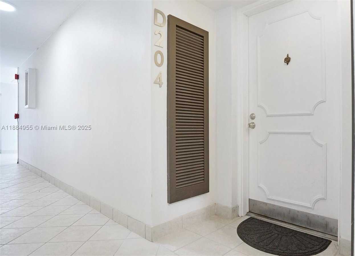 Small Image of 1200 MARIPOSA AVE #D204, Coral Gables Number 4