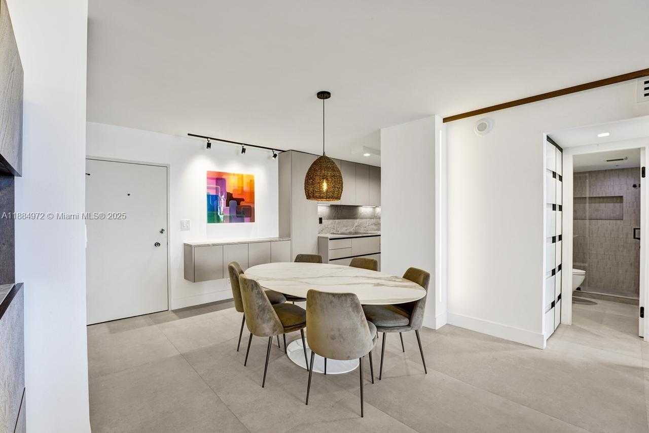 Small Image of 5555 COLLINS AVE #6H, Miami Beach Number 10