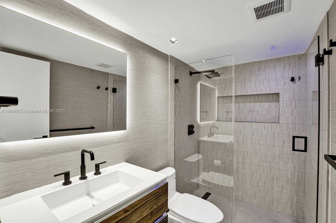 Small Image of 5555 COLLINS AVE #6H, Miami Beach Number 17