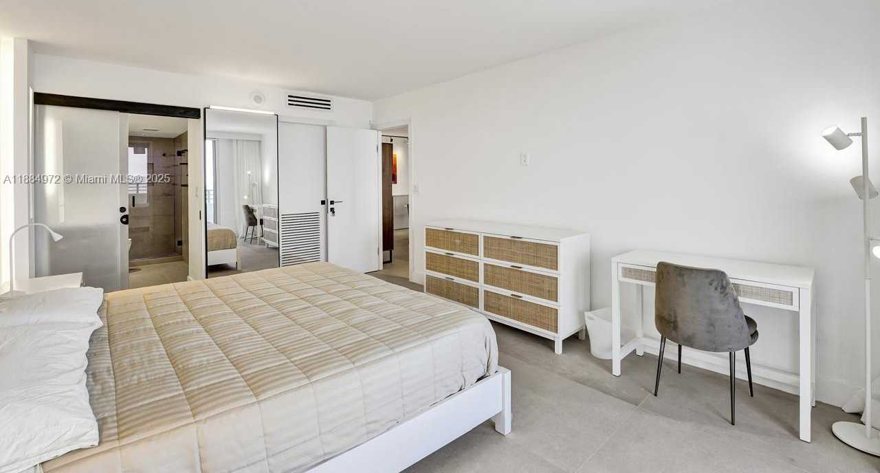 Small Image of 5555 COLLINS AVE #6H, Miami Beach Number 19