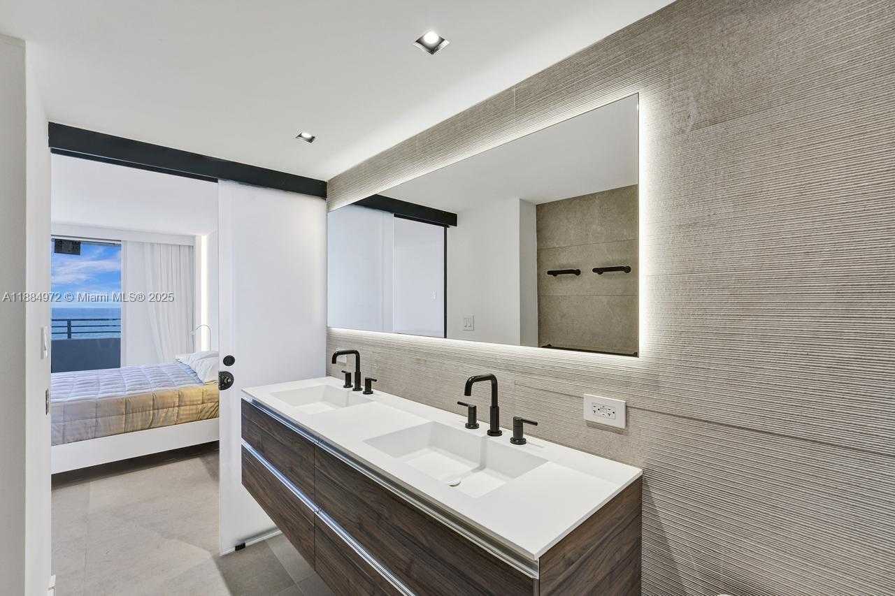 Small Image of 5555 COLLINS AVE #6H, Miami Beach Number 23