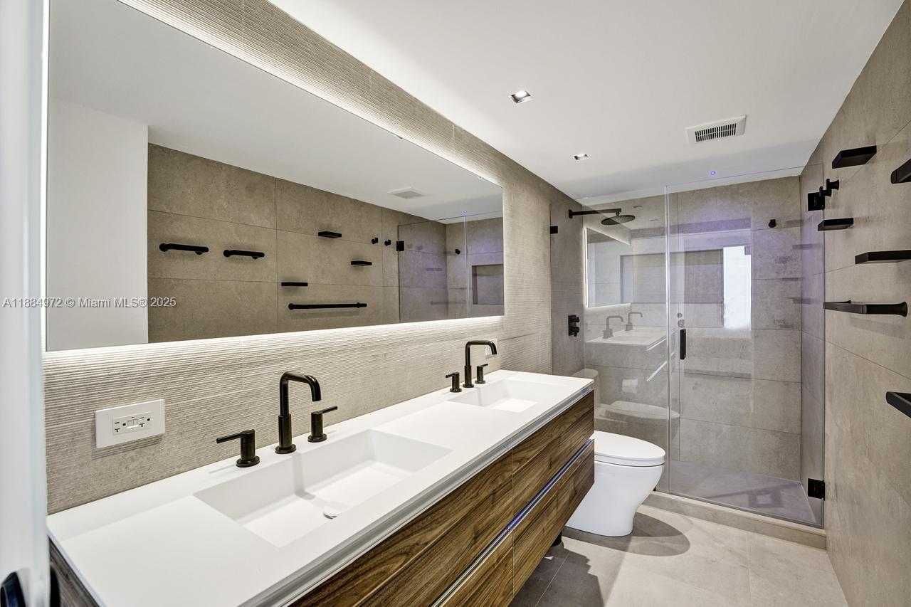 Small Image of 5555 COLLINS AVE #6H, Miami Beach Number 24