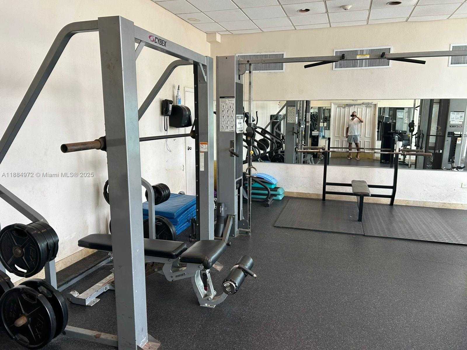 Small Image of 5555 COLLINS AVE #6H, Miami Beach Number 27