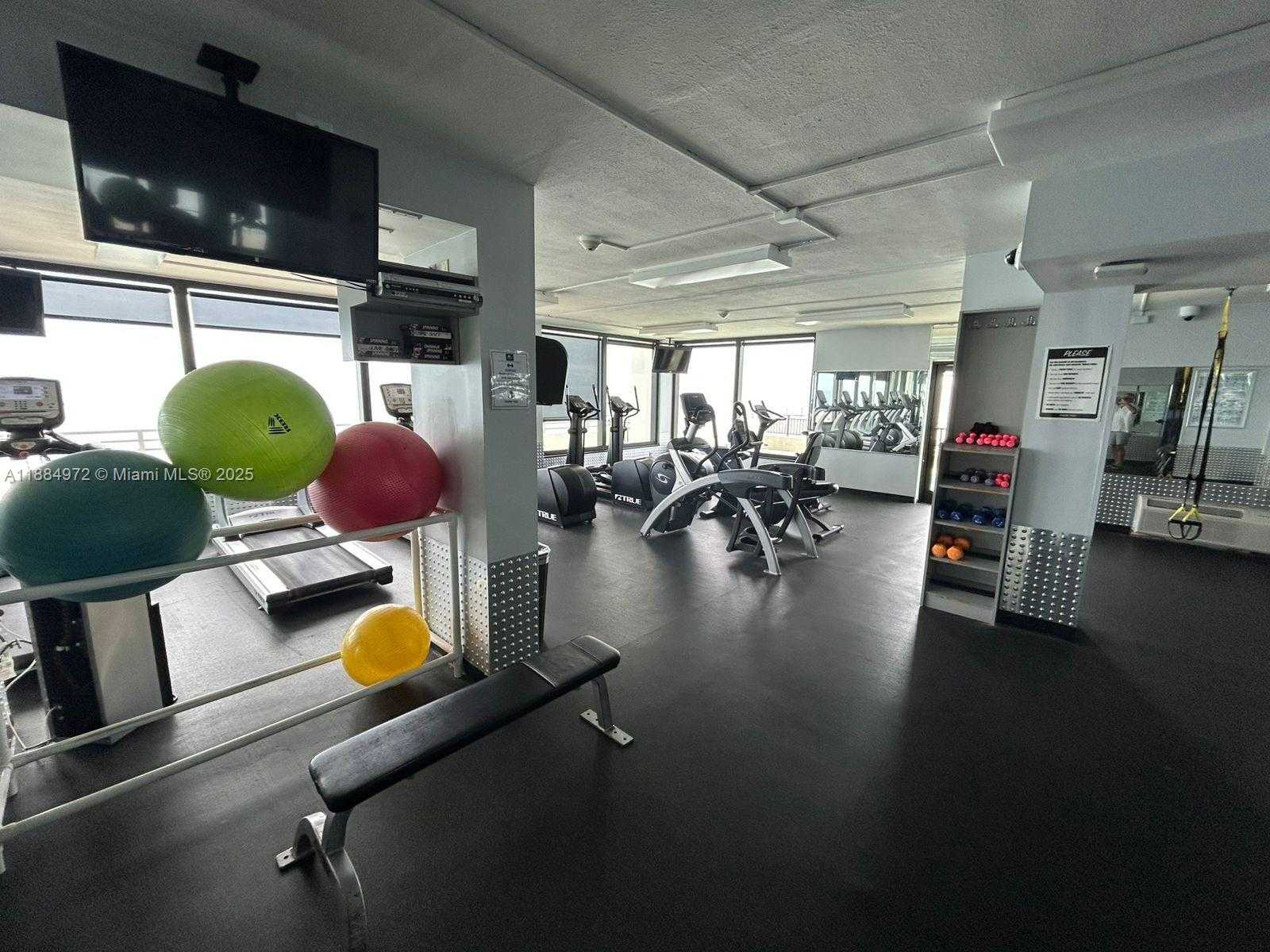 Small Image of 5555 COLLINS AVE #6H, Miami Beach Number 31