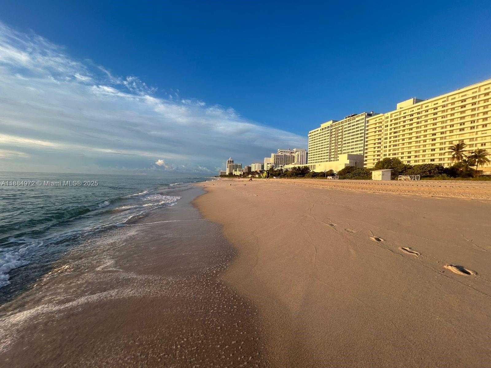 Small Image of 5555 COLLINS AVE #6H, Miami Beach Number 36