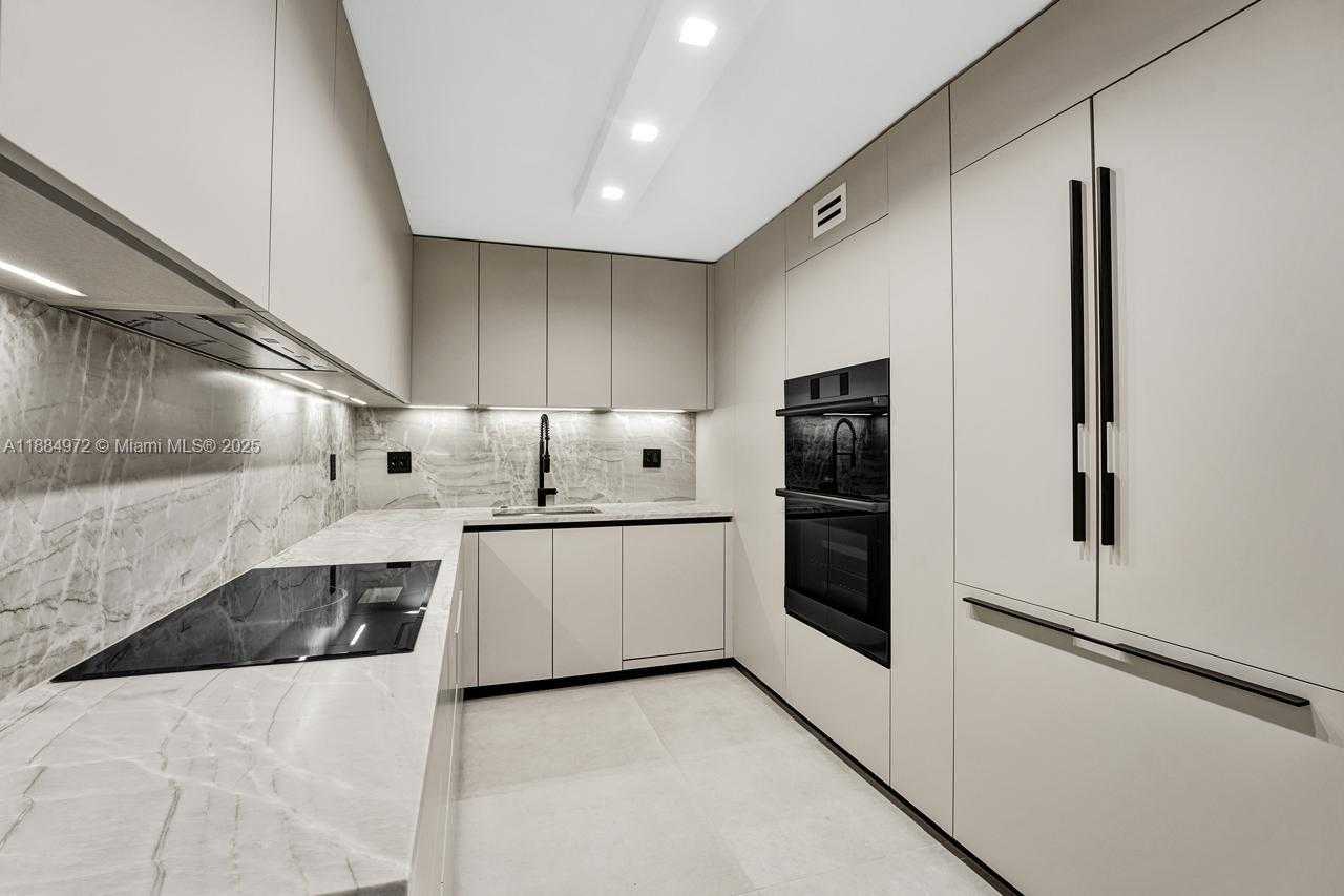 Small Image of 5555 COLLINS AVE #6H, Miami Beach Number 5