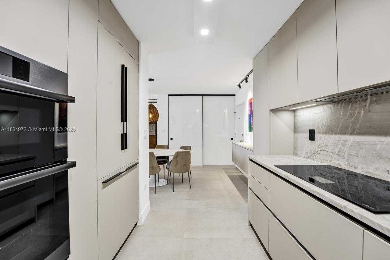 Small Image of 5555 COLLINS AVE #6H, Miami Beach Number 6