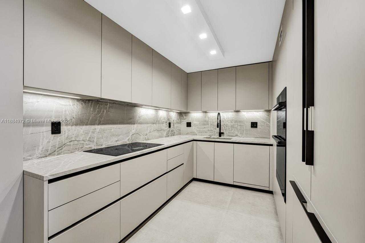 Small Image of 5555 COLLINS AVE #6H, Miami Beach Number 7