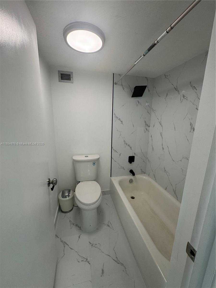 Small Image of 6039 COLLINS AVE #1236, Miami Beach Number 10