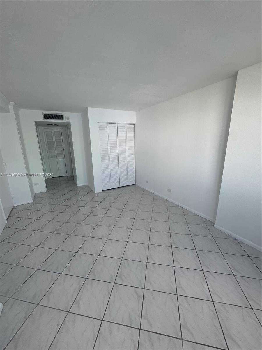 Small Image of 6039 COLLINS AVE #1236, Miami Beach Number 12
