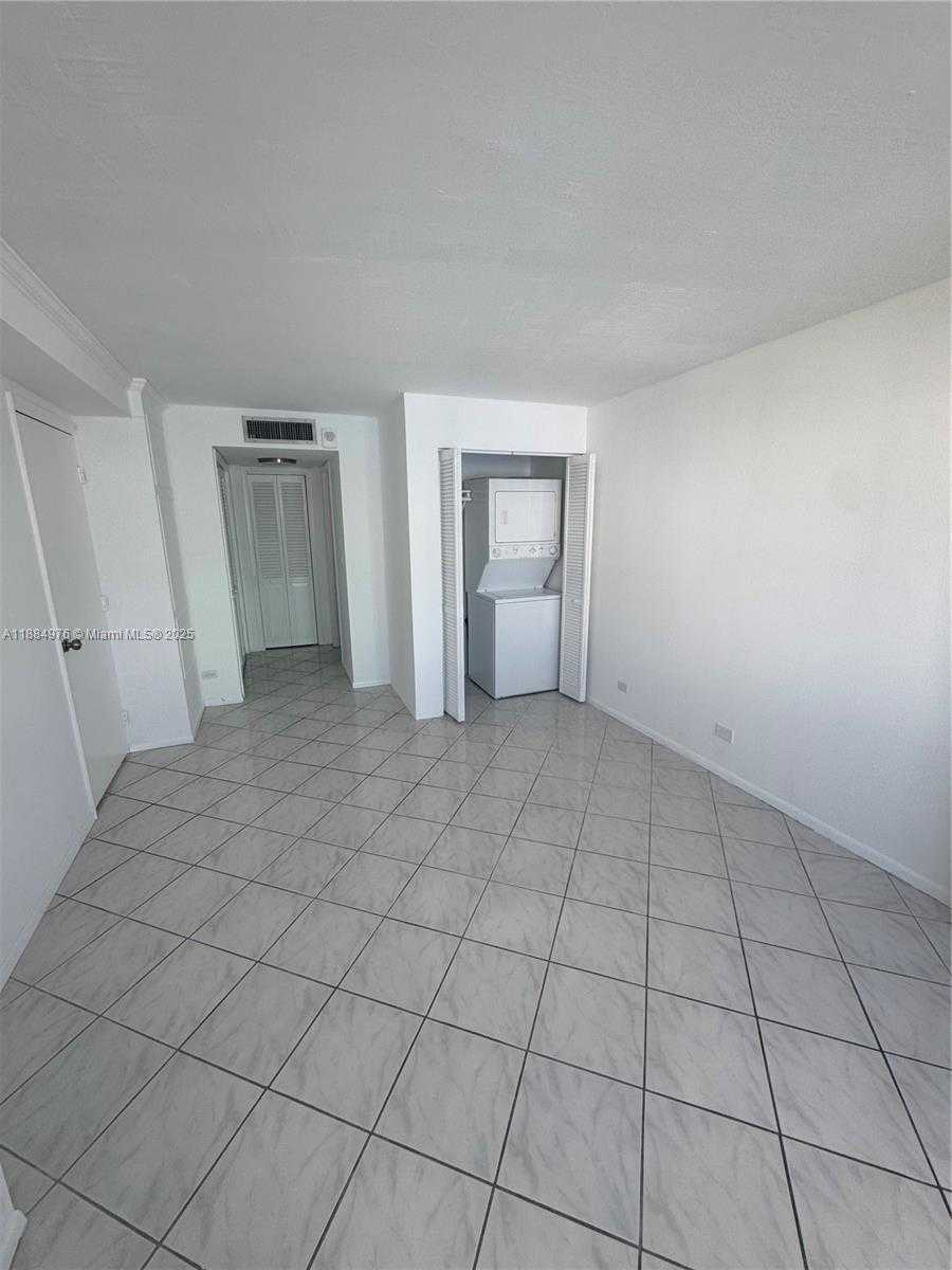 Small Image of 6039 COLLINS AVE #1236, Miami Beach Number 13