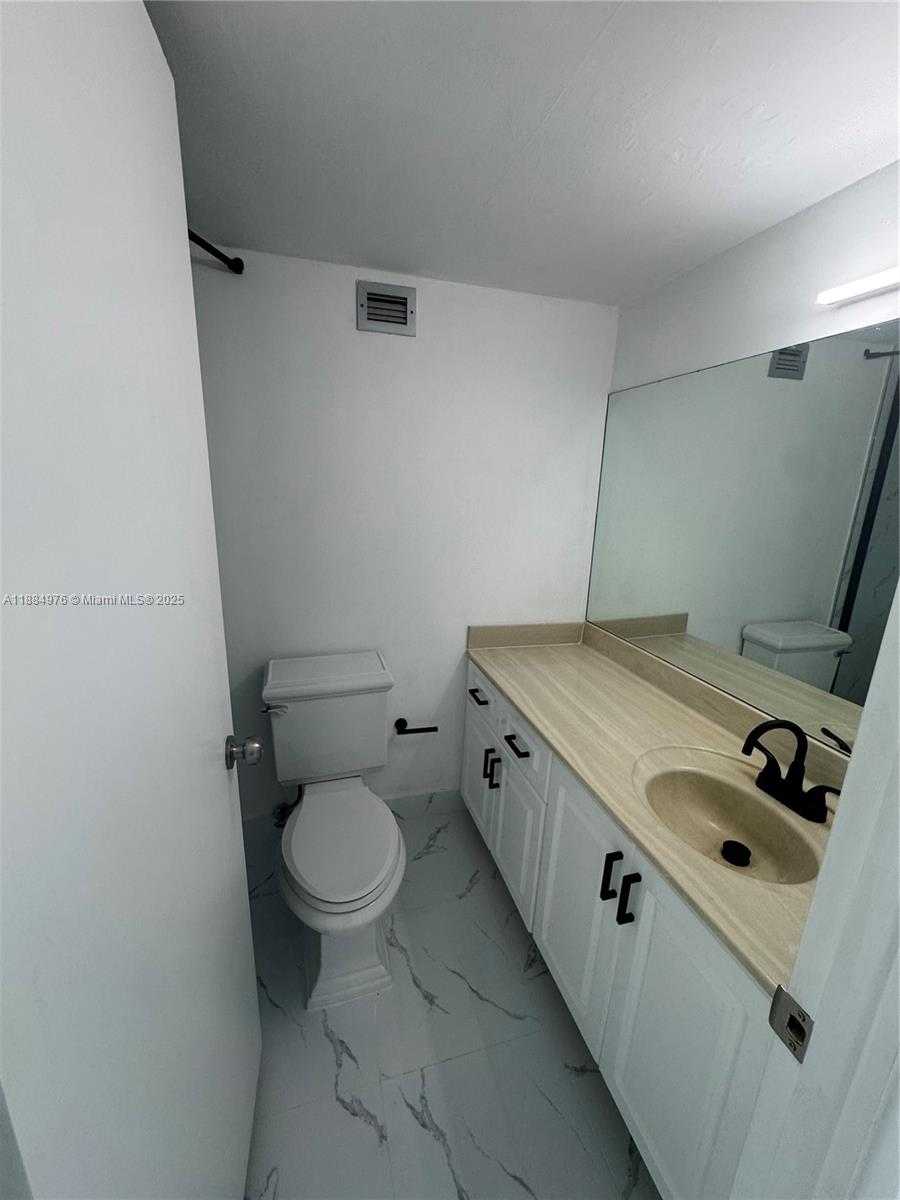 Small Image of 6039 COLLINS AVE #1236, Miami Beach Number 14