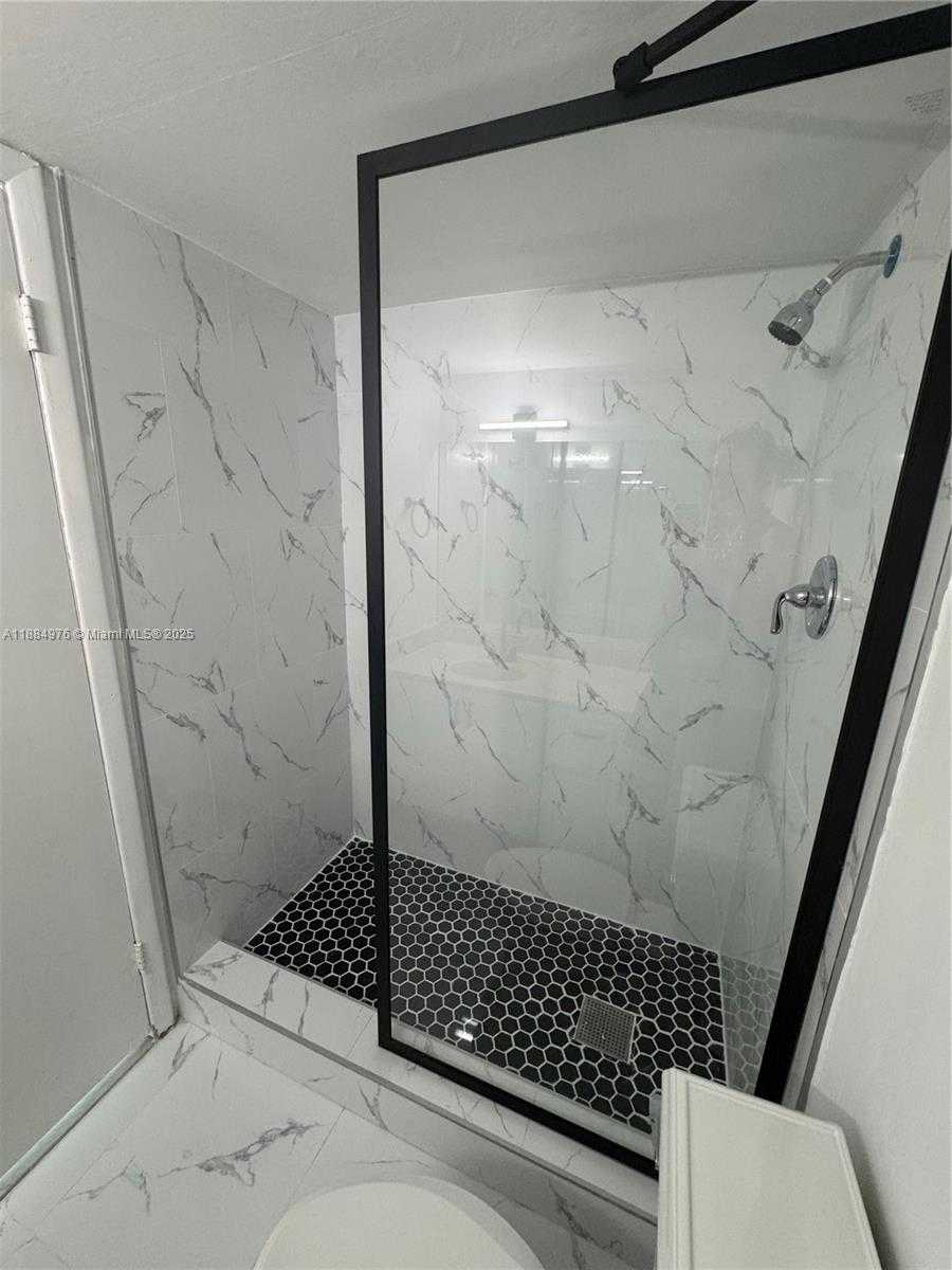 Small Image of 6039 COLLINS AVE #1236, Miami Beach Number 15