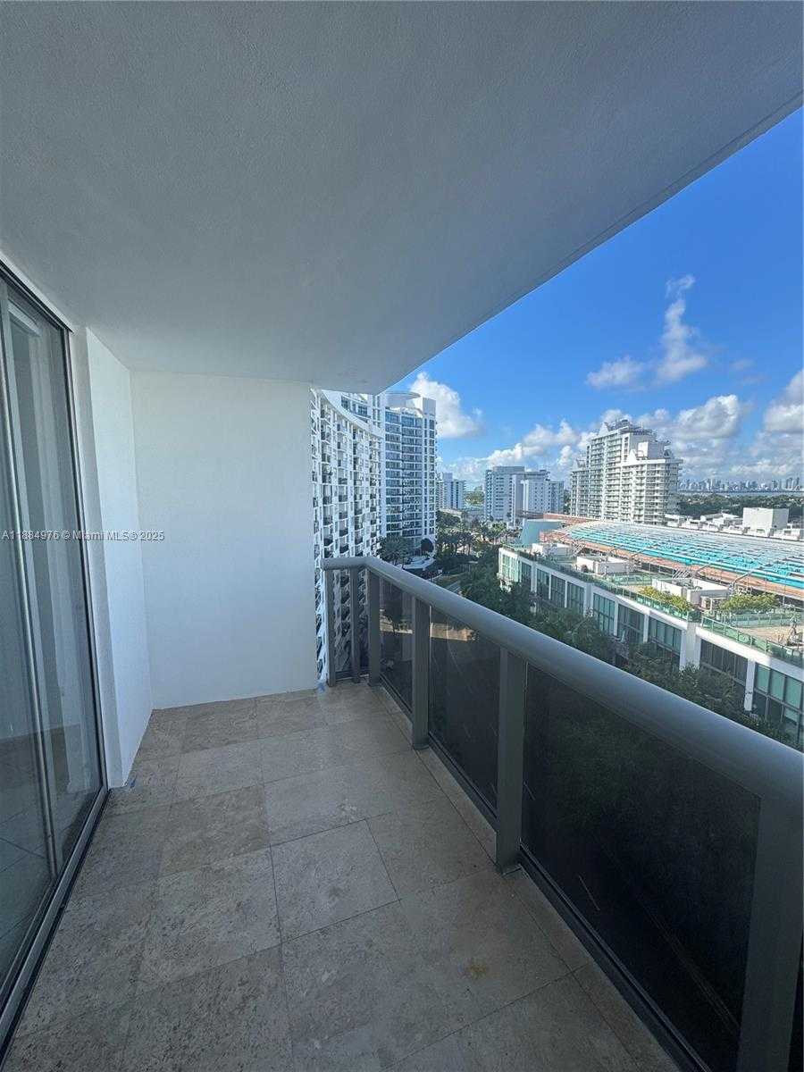 Small Image of 6039 COLLINS AVE #1236, Miami Beach Number 2