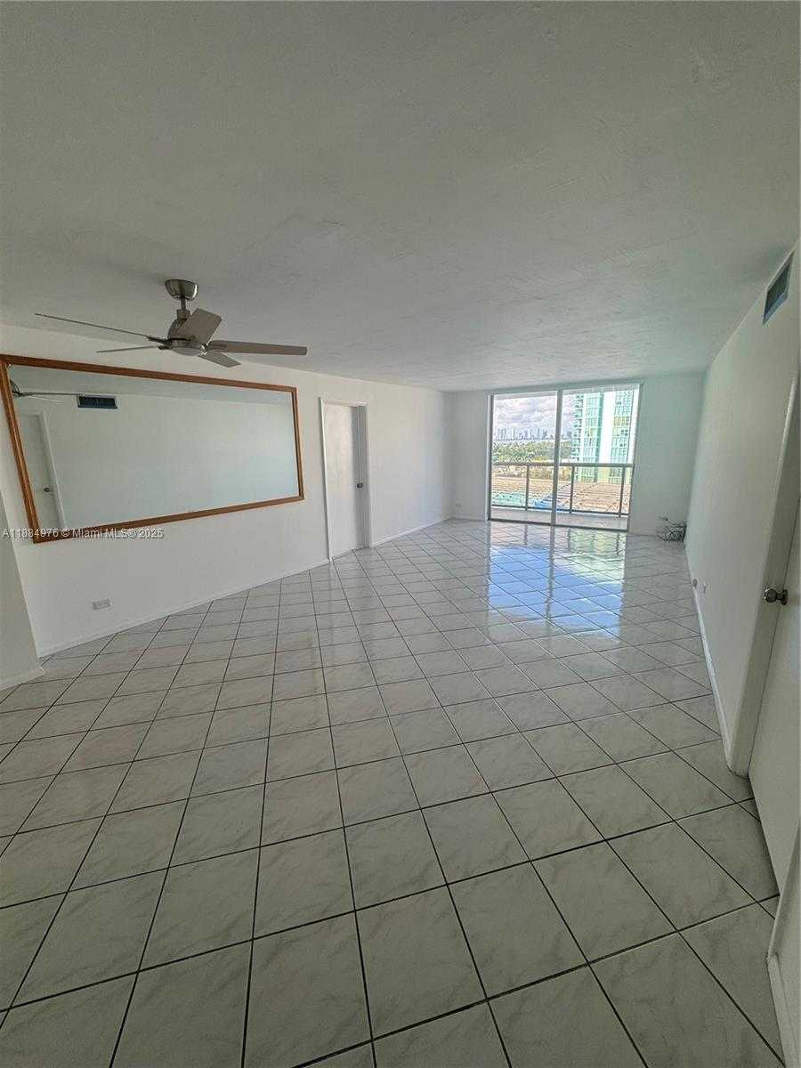 Small Image of 6039 COLLINS AVE #1236, Miami Beach Number 3