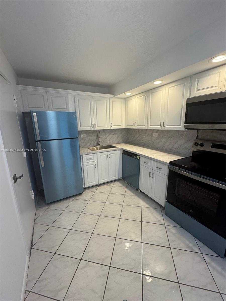 Small Image of 6039 COLLINS AVE #1236, Miami Beach Number 4