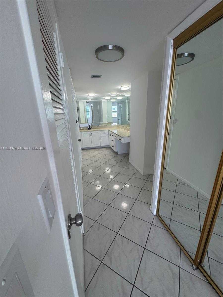 Small Image of 6039 COLLINS AVE #1236, Miami Beach Number 7