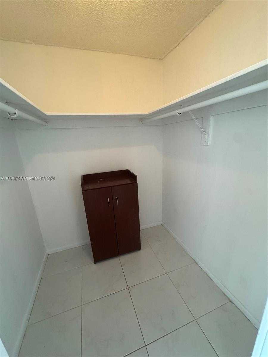 Small Image of 6039 COLLINS AVE #1236, Miami Beach Number 9