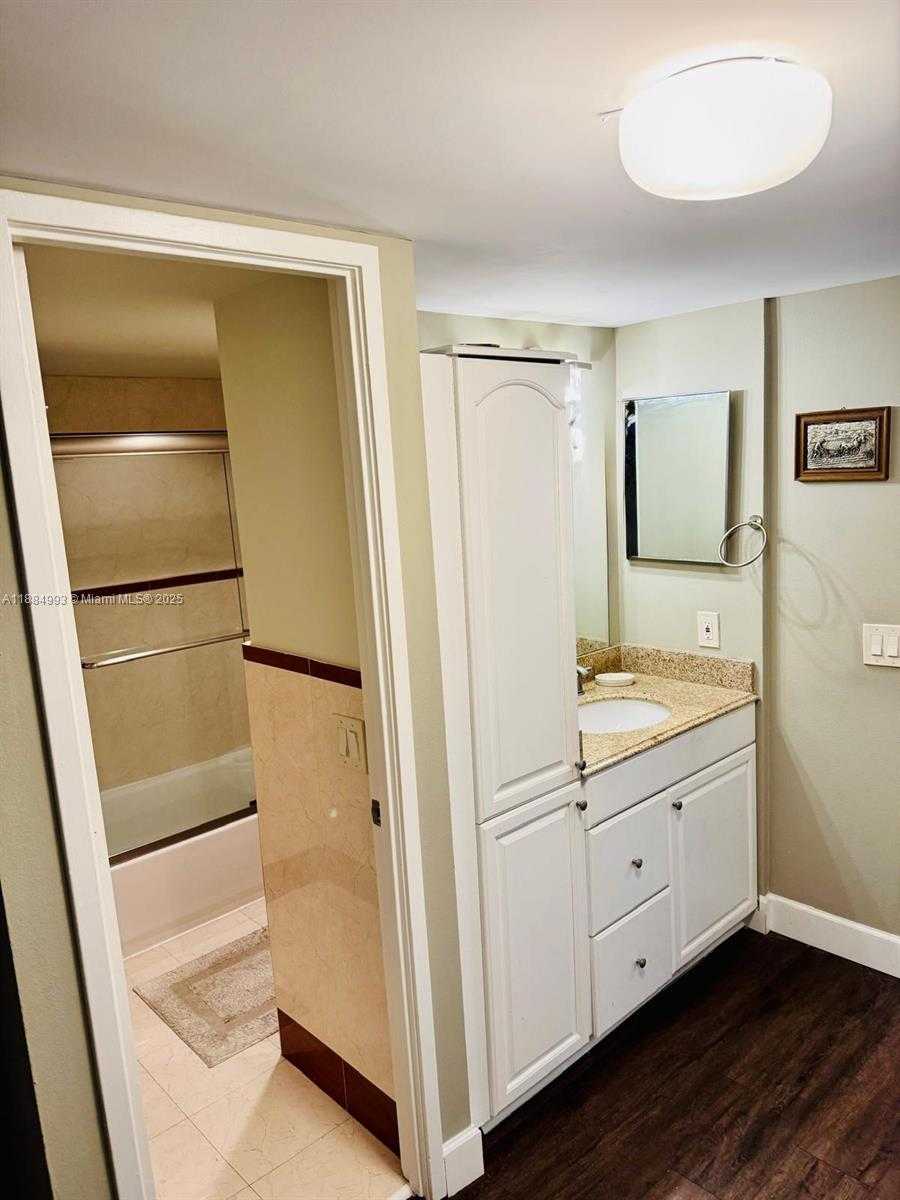 Small Image of 3701 NORTH COUNTRY CLUB DR #908, Aventura Number 20