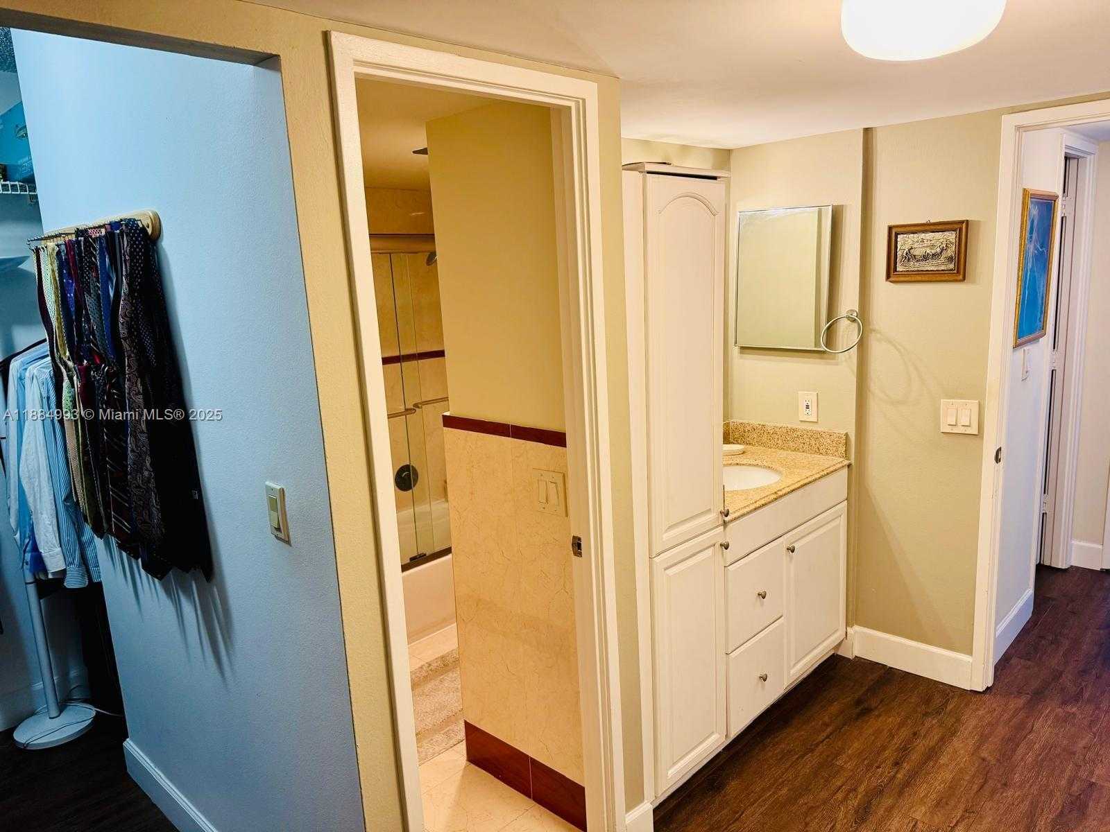 Small Image of 3701 NORTH COUNTRY CLUB DR #908, Aventura Number 21