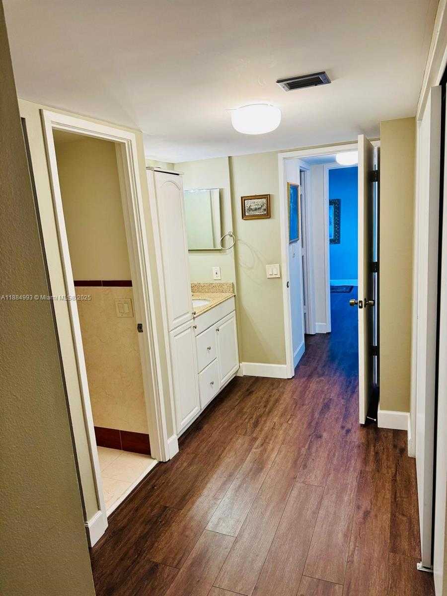 Small Image of 3701 NORTH COUNTRY CLUB DR #908, Aventura Number 22