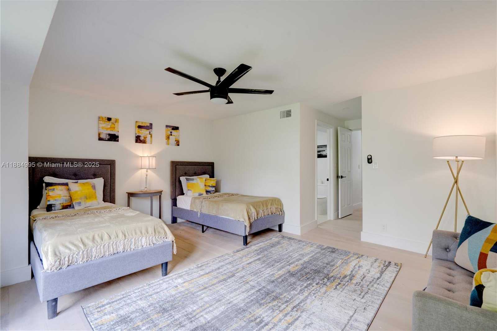 Small Image of 347 NORTH EAST 110TH ST, Miami Number 11