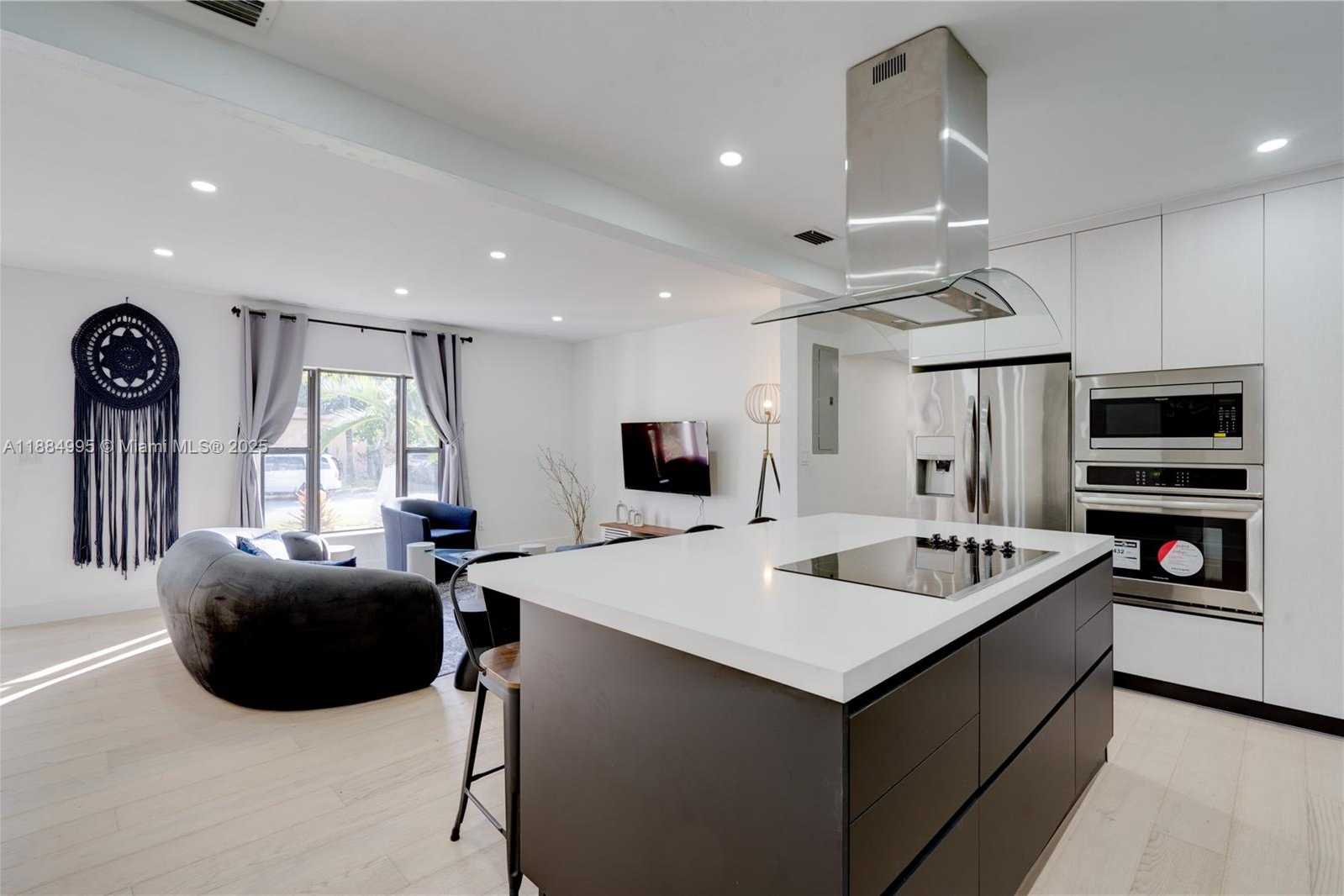 Small Image of 347 NORTH EAST 110TH ST, Miami Number 14