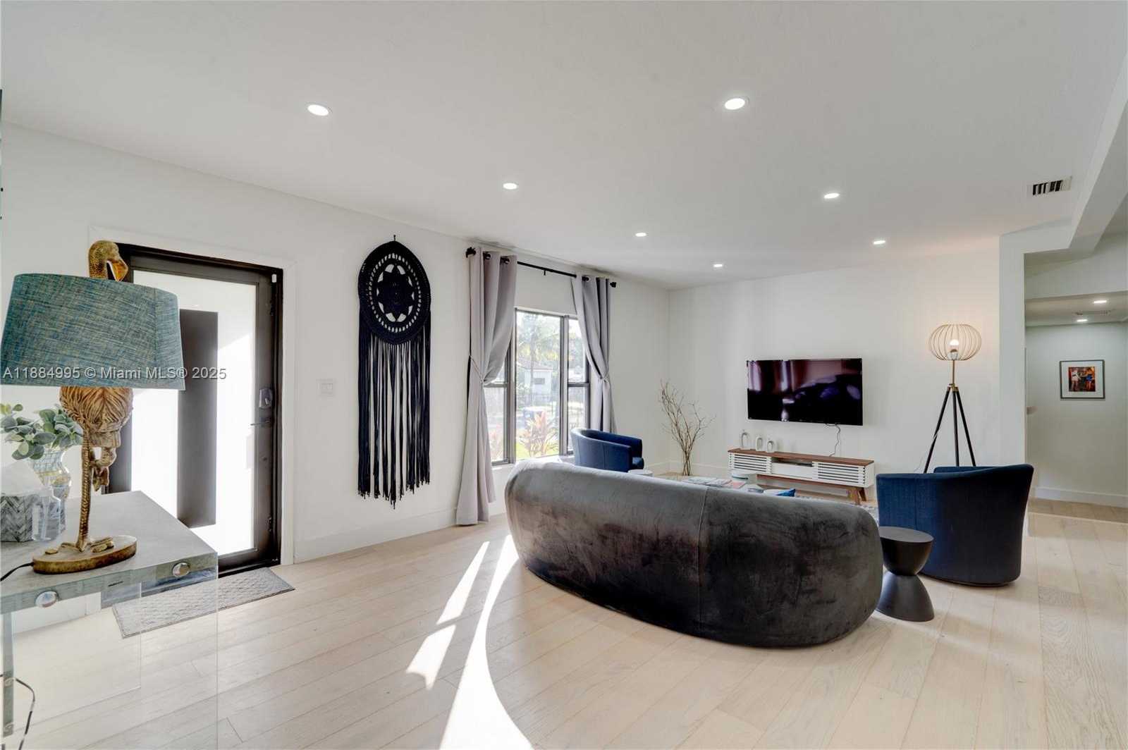 Small Image of 347 NORTH EAST 110TH ST, Miami Number 22