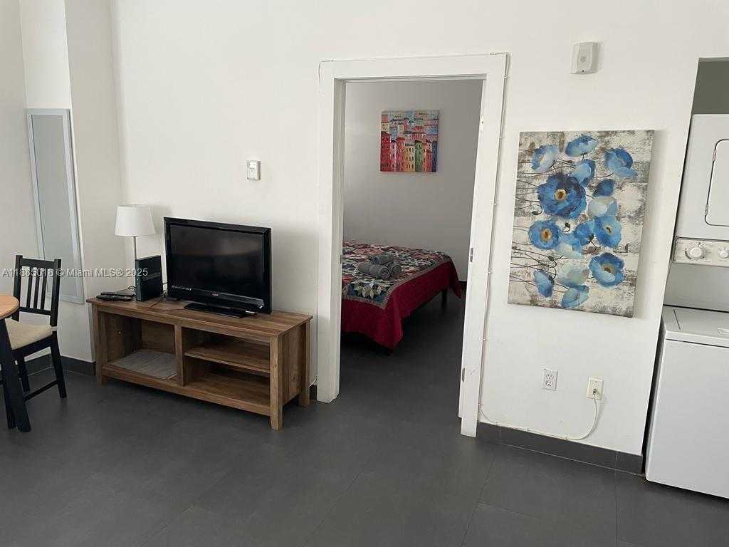 Small Image of 1600 EUCLID AVE #201, Miami Beach Number 2