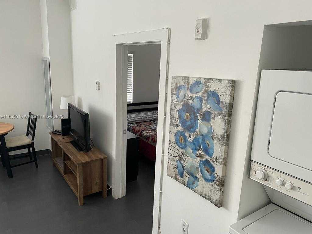 Small Image of 1600 EUCLID AVE #201, Miami Beach Number 3