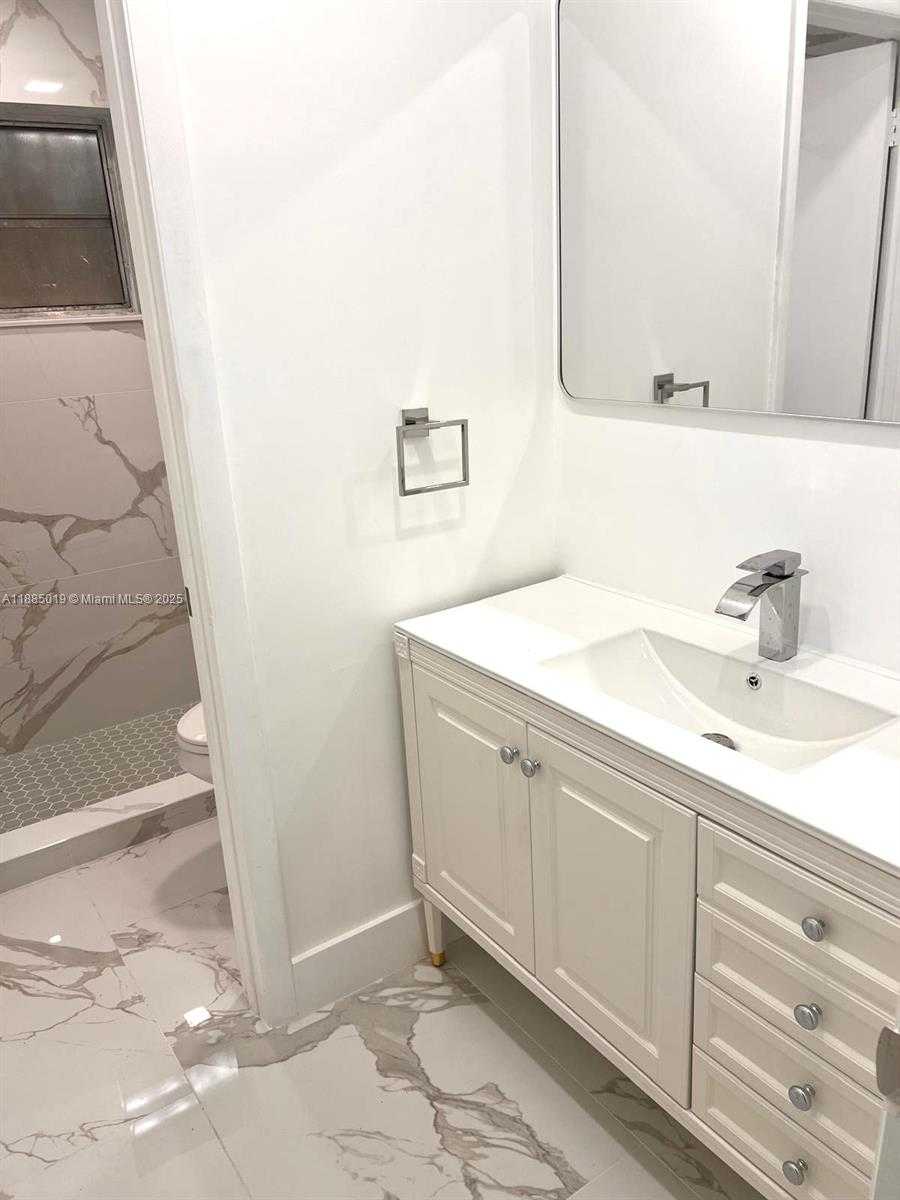 Small Image of 1575 WEST 53RD ST, Hialeah Number 10