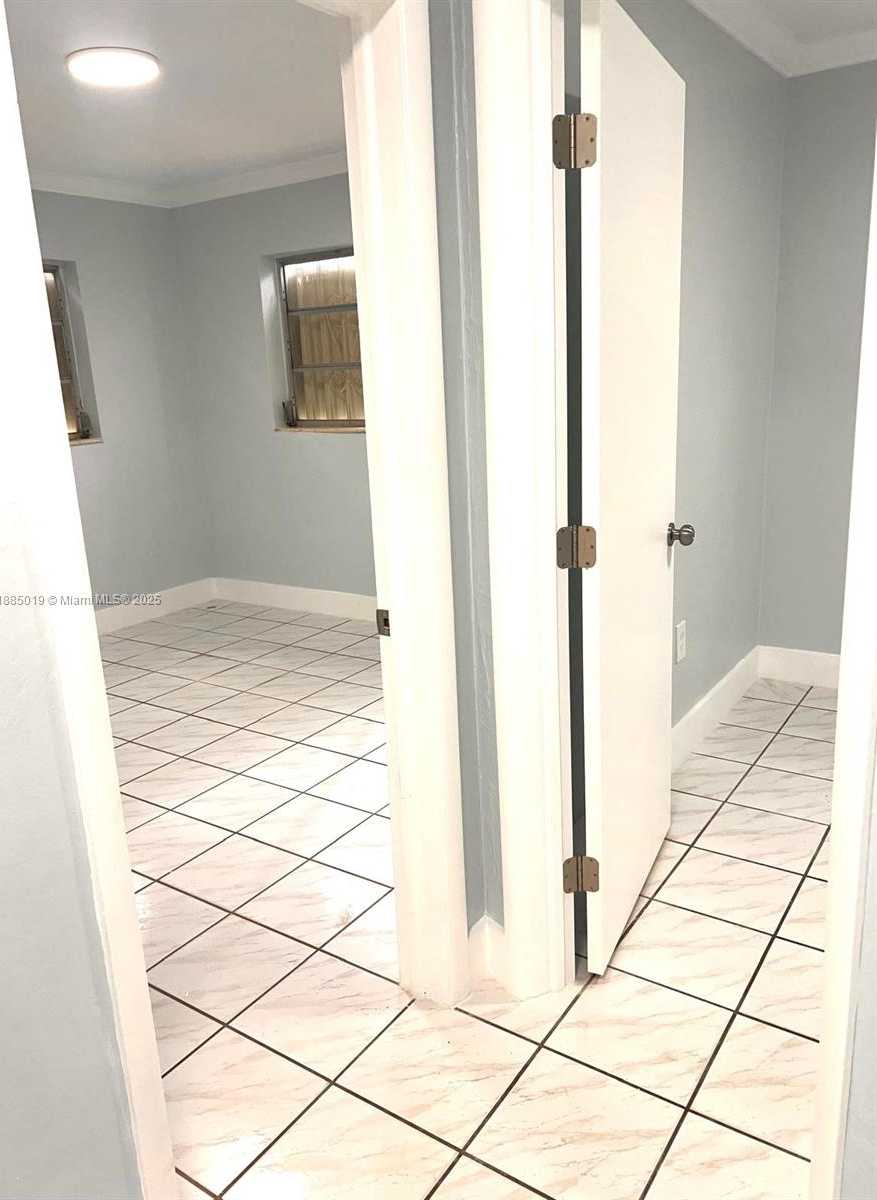 Small Image of 1575 WEST 53RD ST, Hialeah Number 14