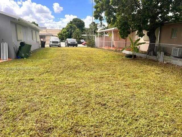 Small Image of 1575 WEST 53RD ST, Hialeah Number 2