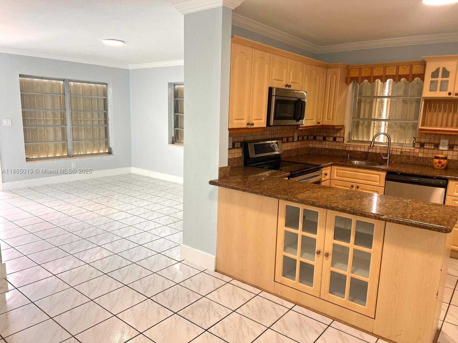 Small Image of 1575 WEST 53RD ST, Hialeah Number 3