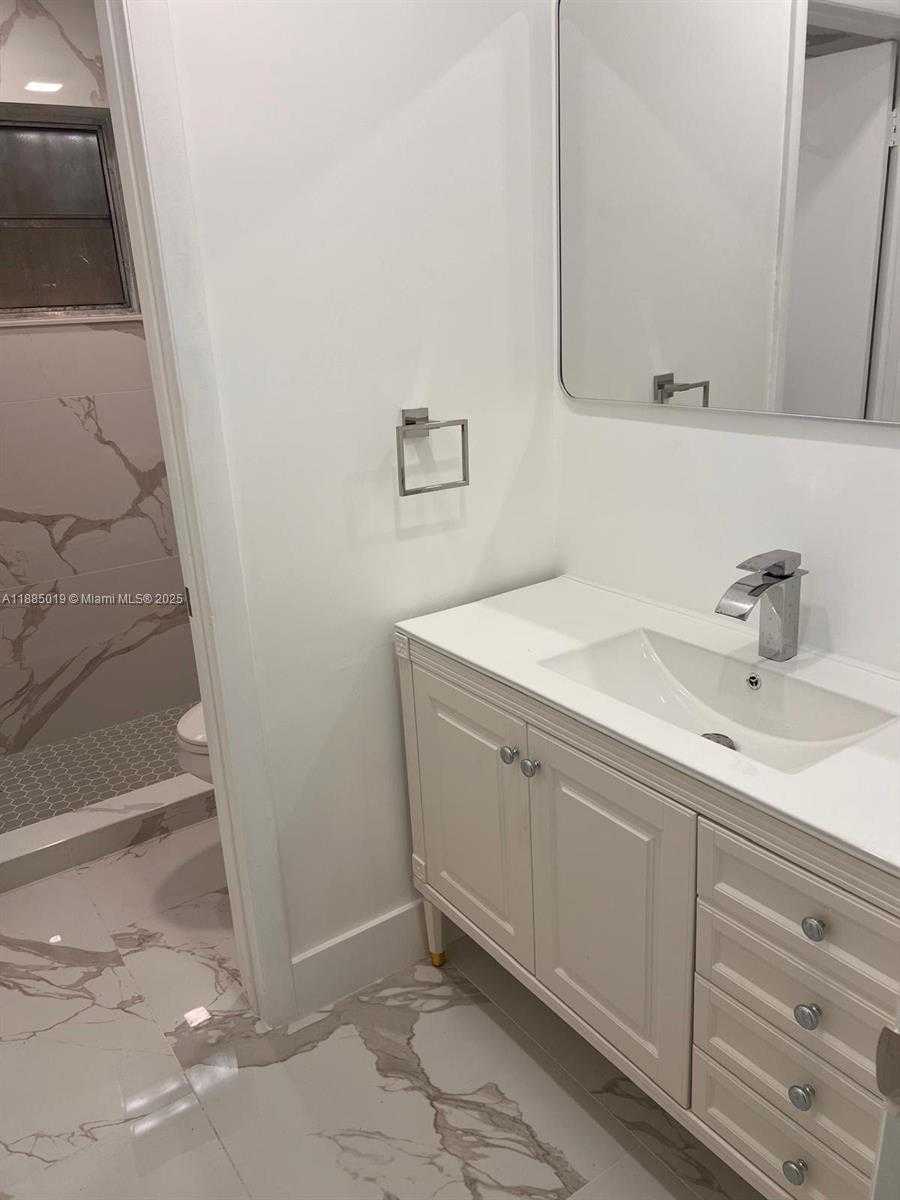 Small Image of 1575 WEST 53RD ST, Hialeah Number 8
