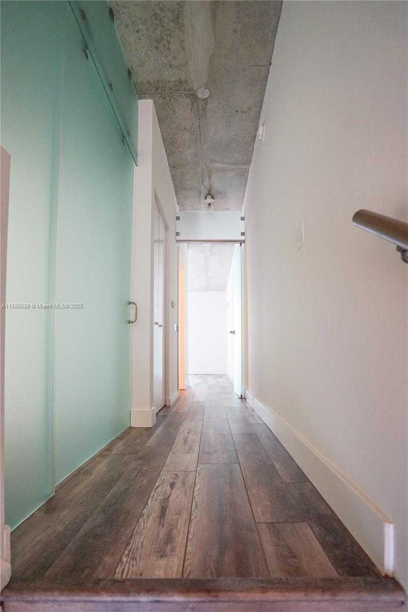 Small Image of 690 SOUTH WEST 1ST CT #2112, Miami Number 6