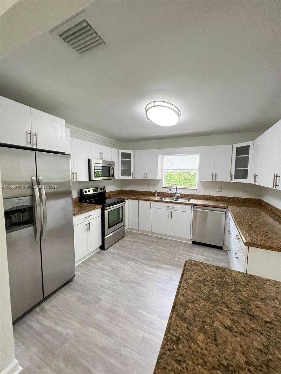 Small Image of 411 NORTH EAST 88TH ST, El Portal Number 10