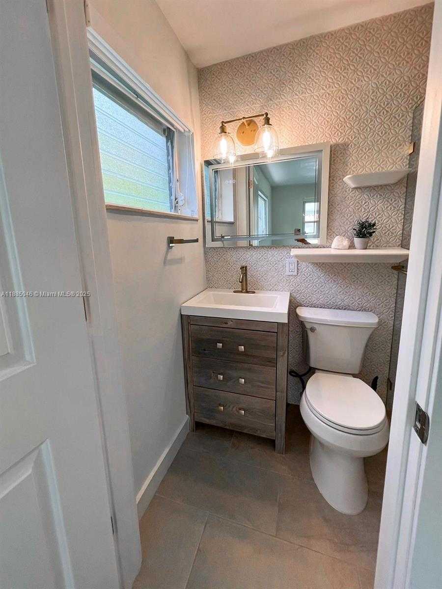 Small Image of 411 NORTH EAST 88TH ST, El Portal Number 12